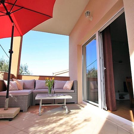 Priska Apartment Каштела Экстерьер фото