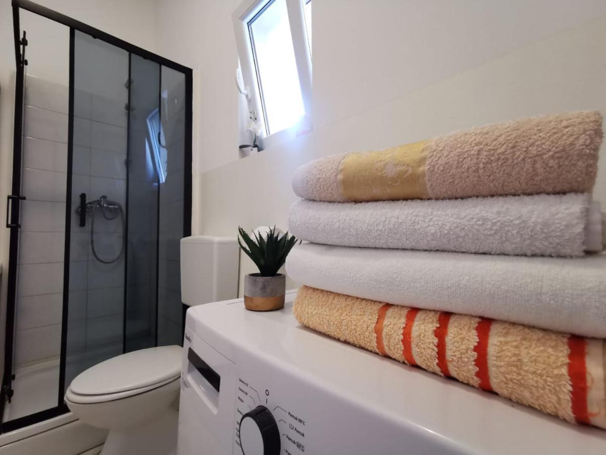 Priska Apartment Каштела Экстерьер фото