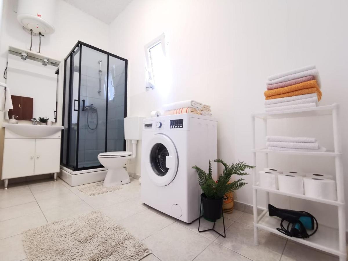 Priska Apartment Каштела Экстерьер фото