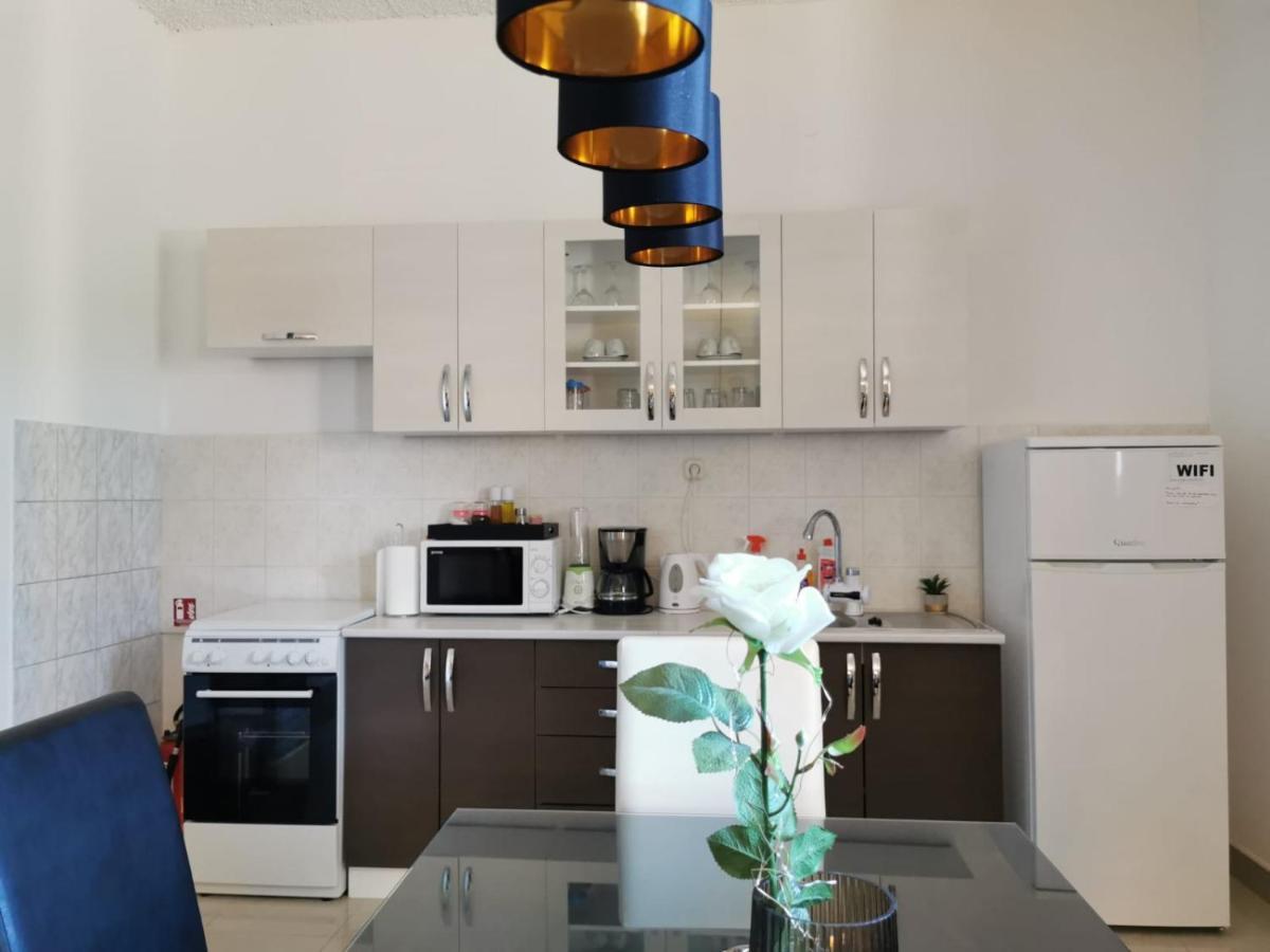 Priska Apartment Каштела Экстерьер фото