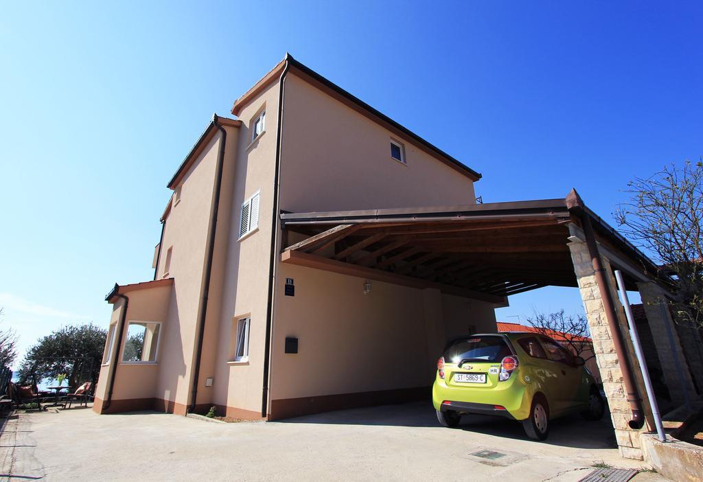 Priska Apartment Каштела Экстерьер фото