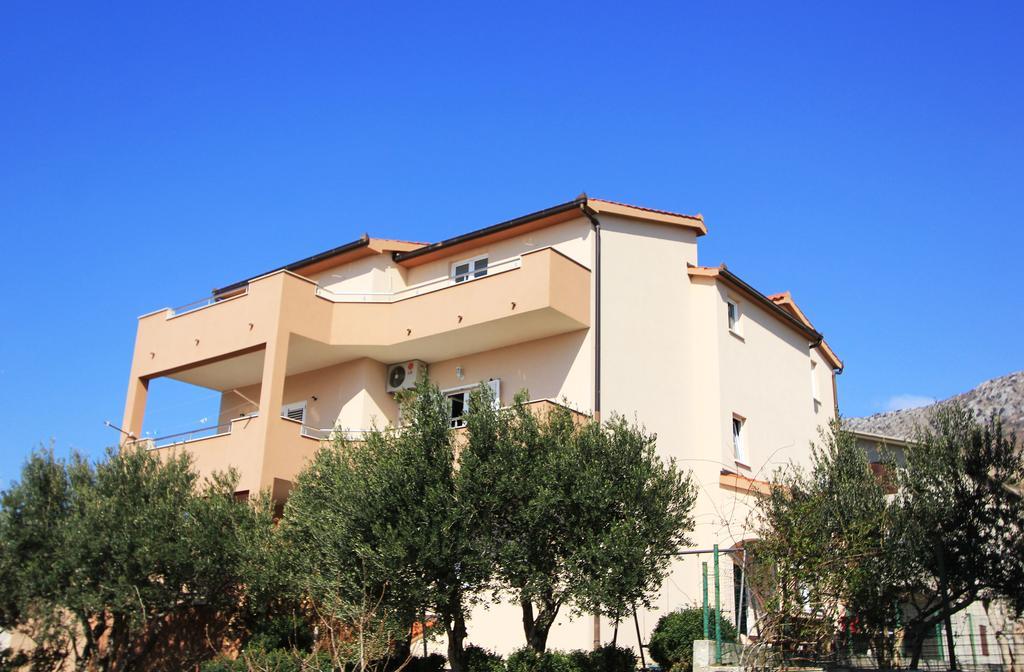 Priska Apartment Каштела Экстерьер фото